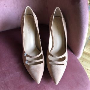 Who What Where nude faux suede button heel 7.5